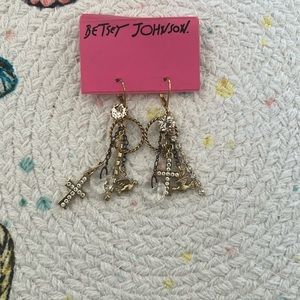 Betsey Johnson earrings 💋